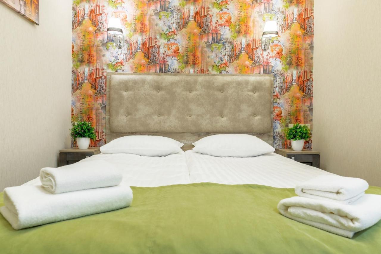 Mini Hotel Barvy Lvova On Horodotska St. Buitenkant foto