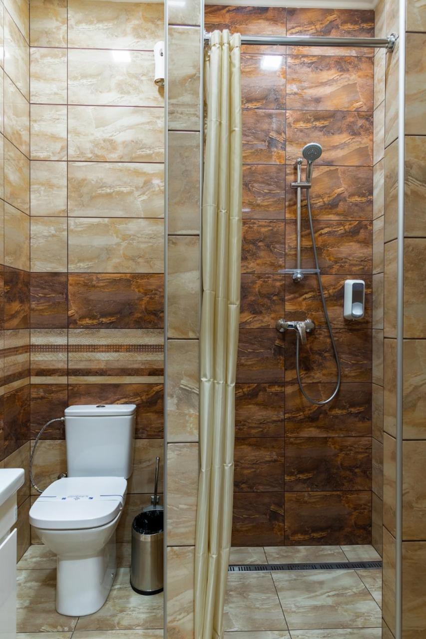 Mini Hotel Barvy Lvova On Horodotska St. Buitenkant foto