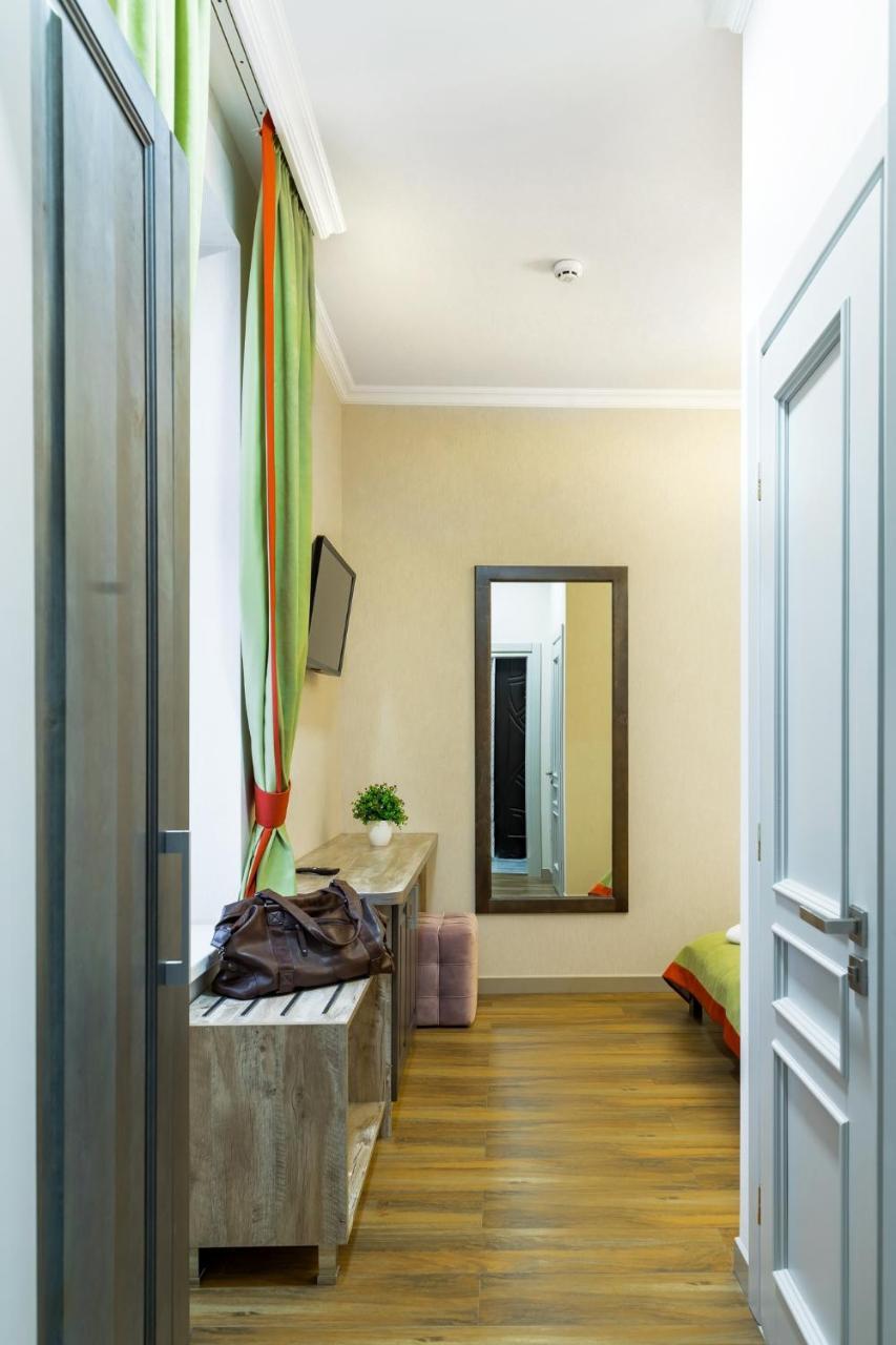 Mini Hotel Barvy Lvova On Horodotska St. Buitenkant foto
